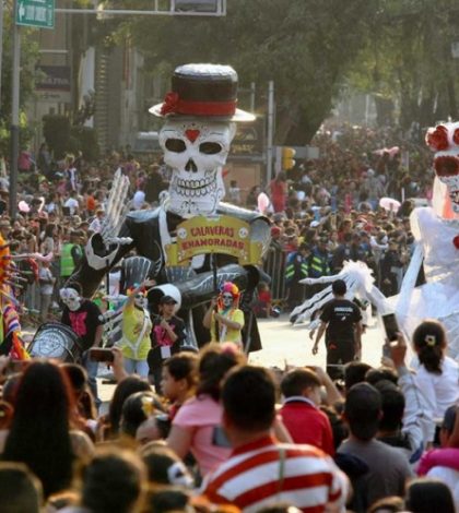 Destaca Peña Nieto desfile de Día de Muertos en la CDMX
