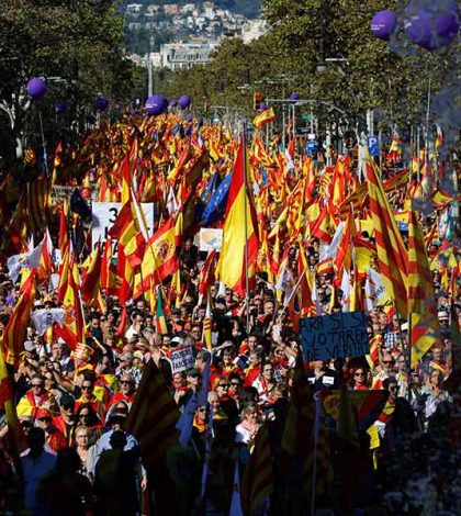 Miles marchan por la unidad de España en Barcelona
