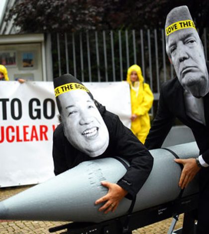 Con armas nucleares, humanidad corre riesgo de suicidio: Papa