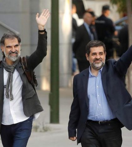 Dictan prisión a líderes de entidades secesionistas catalanas