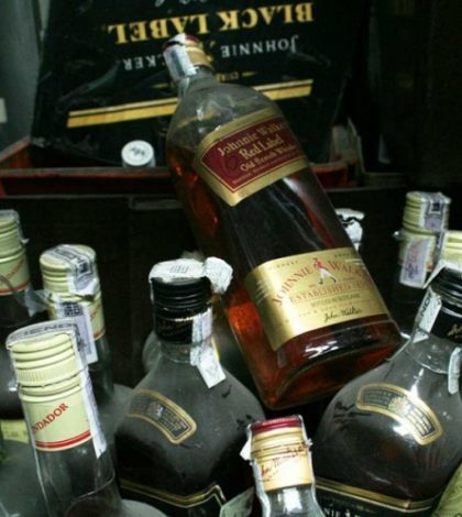 En 4 años asegura Cofepris 5 millones de litros de alcohol adulterado