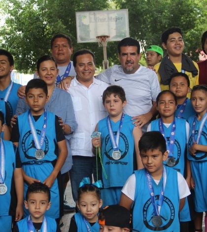 Autoridades felicitaron a equipo Rioverde campeón de la séptima copa de baloncesto