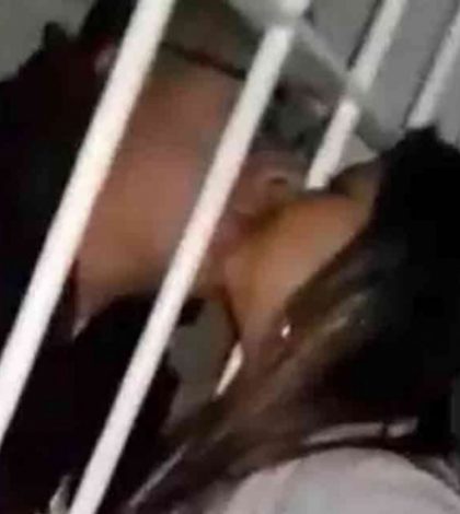 Policía de Ecatepec besa a detenida a cambio de liberarla