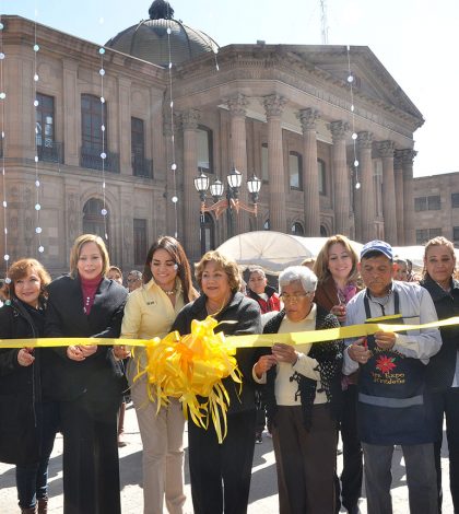 Inaugura DIF Municipal Expo  Navideña de Manualidades de Adultos Mayores y Feria de la Flor