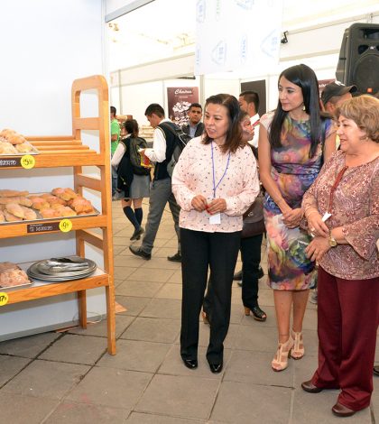 Instalan en la Alameda Juan Sarabia la Feria del Pan Artesanal Potosino