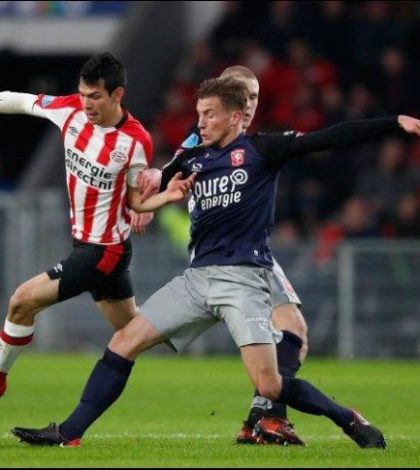 PSV derrota al Twente con «Chucky» Lozano como titular