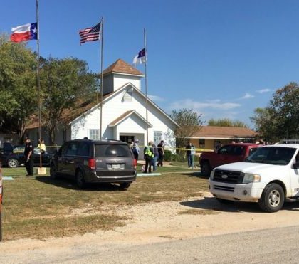 Reportan al menos 27 muertos en tiroteo en iglesia de Texas