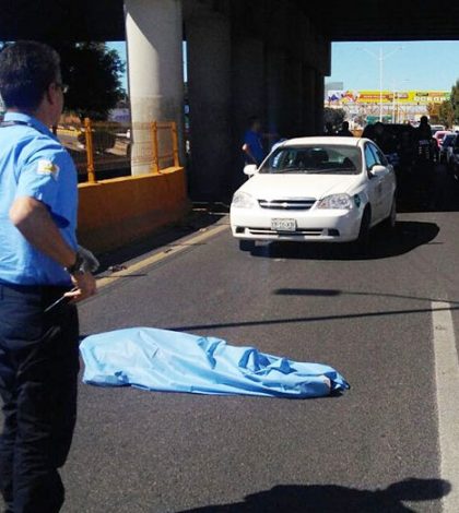 Peatón atropellado y muerto entre las avenidas Salvador Nava y Juárez