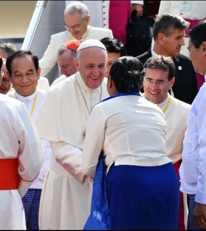 El Papa Francisco comienza su visita a Birmania