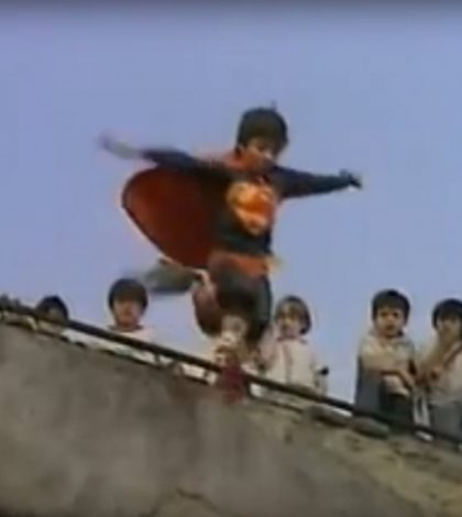 La historia del niño que se cree Superman y muere al saltar al vacío