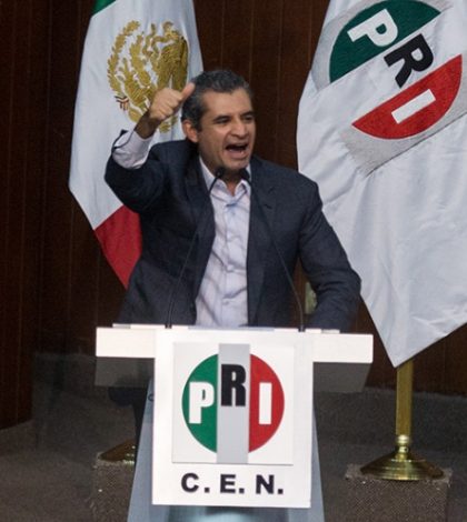 Ochoa Reza coincide con EPN: «PRI no define candidato por elogios»