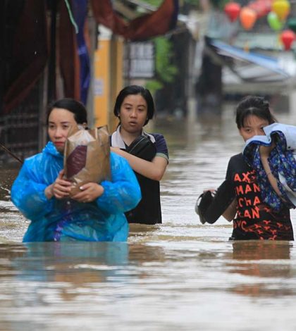 Suman 61 muertos en Vietnam por tifón