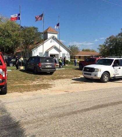 Tiroteo en iglesia de Texas deja varios muertos