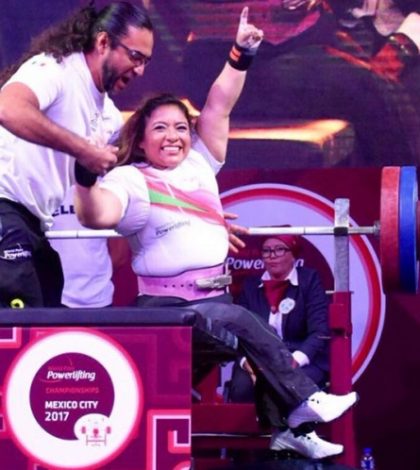 Amalia Pérez gana oro en Mundial de powerlifting