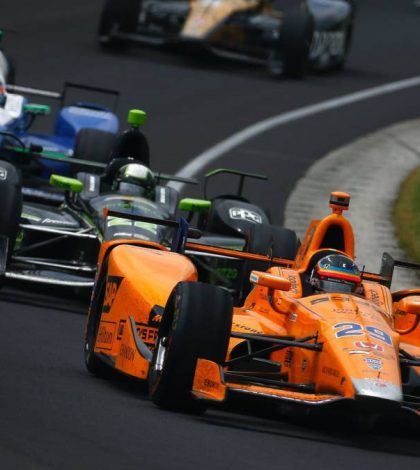 Alonso cierra el año de los 11 abandonos y los 400 km/h