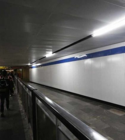 Mujer libra secuestro y se refugia en Metro Pino Suárez