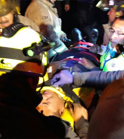 Rescatan a policía que cayó a barranco en Chapultepec
