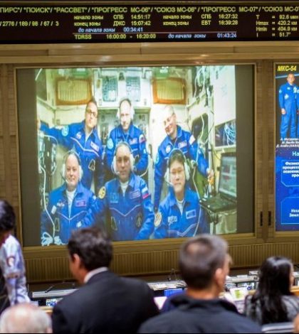 Tres astronautas llegan a la EEI
