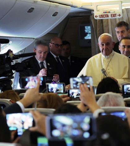 El Papa llega a Chile y comienza visita de tres días
