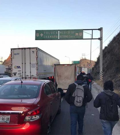 Bloqueo en Izcalli provoca caos en autopista Chamapa-Lechería