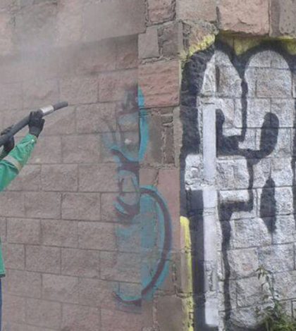 Limpia Ayuntamiento 8 mil 200 metros cuadrados de grafiti en cantera