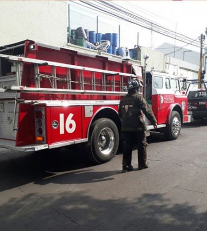 Arde fábrica de colorantes en Naucalpan; no hay heridos