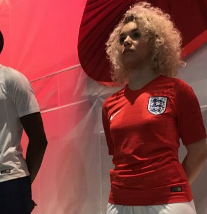 Inglaterra presenta su camiseta para Rusia 2018