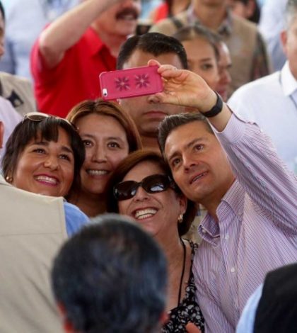 Peña Nieto responde comentarios de seguidores en Facebook