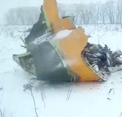 Se estrella un avión con 71 pasajeros cerca de Moscú