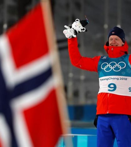 Noruego Johannes Thingnes cumple como favorito y se lleva oro en Biatlón