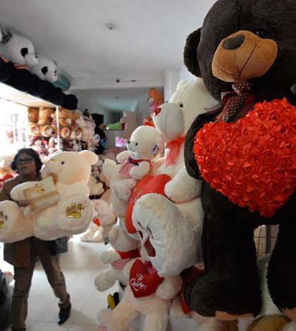 Con chocolates, serenatas y anillos festejan los mexicanos en San Valentín: Segundamano