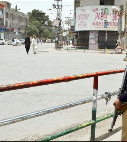 Talibanes paquistaníes matan a cuatro guardias