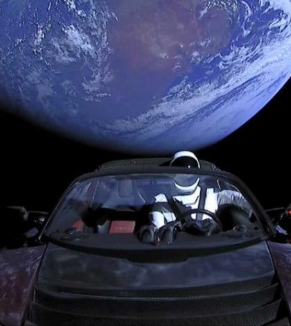 Auto Tesla de Elon Musk envía imágenes desde el espacio