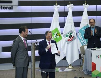 Con ‘Todos por México’, Meade registra candidatura presidencial ante INE