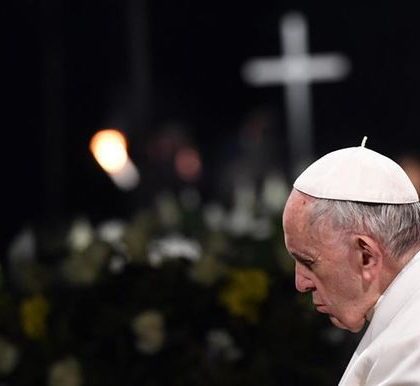 Critica Papa que se deje a los jóvenes un mundo en guerra