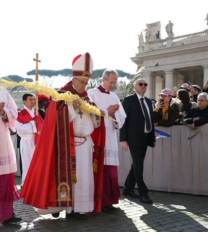 ‘Sigan gritando y no se dejen anestesiar’,  pide el Papa a jóvenes en Domingo de Ramos