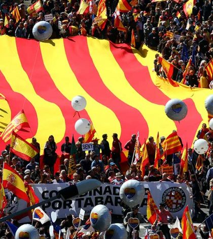 Miles reclaman el fin del bloqueo político en Cataluña