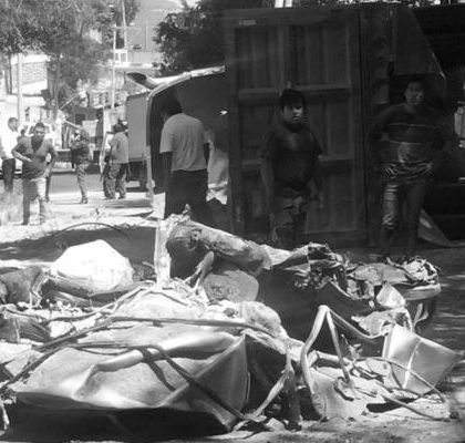 Impacta tráiler a vehículo en Huixquilucan; reportan cinco muertos
