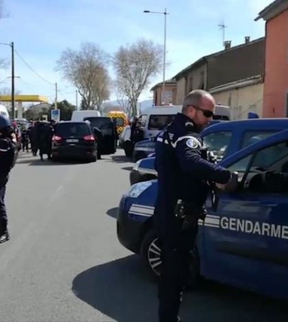 Hallan explosivos y armas en supermercado atacado en Francia