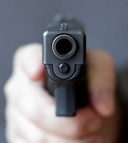 Adolescente mata a tiros a su hermano menor en EU