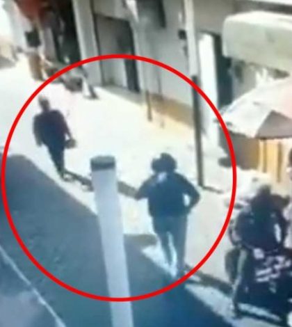 Graban asesinato de mujer policía al salir del banco en Tecámac