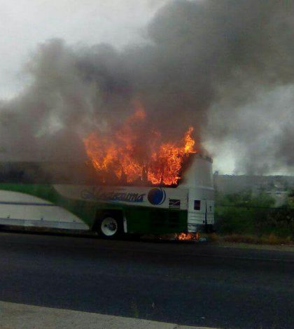 Se incendió autobús de pasajeros en Mexquitic de Carmona