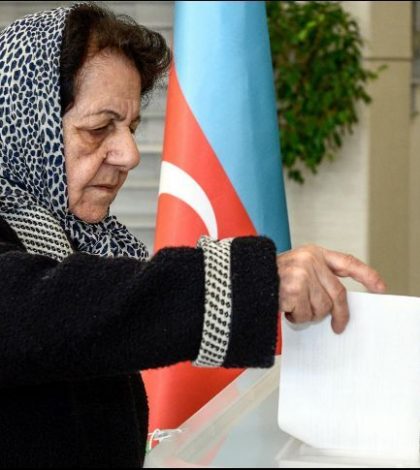 Abren los colegios electorales para las presidenciales azerbaiyanas