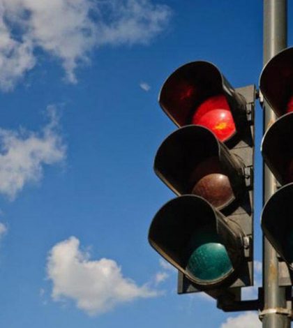 Inhabilitan semáforos para mantenimiento