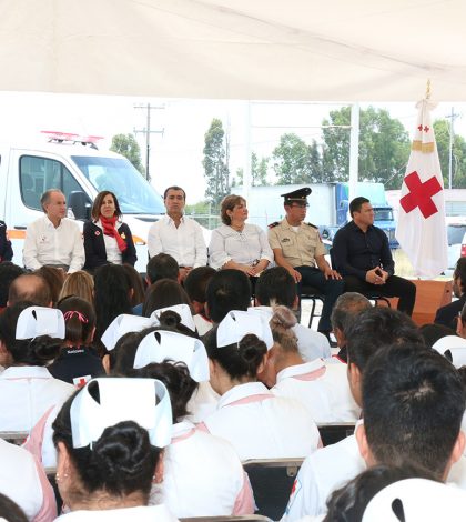 Colocan primera piedra del Centro Regional  de Capacitación, base de la Cruz Roja en la ZI