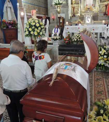 Feligreses dan el último adiós a Monseñor Szymanski (FOTOGALERÍA)