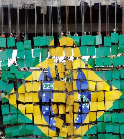 Crean mosaico gigante para inspirar a Brasil