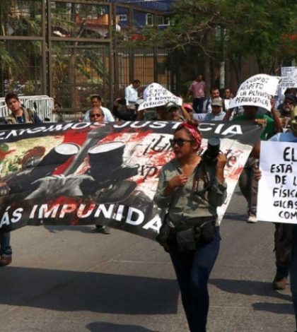 Periodistas protestan contra violencia en Guerrero