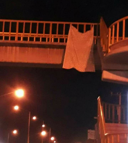 Aparece narcomanta en puente de la carretera a México, a la altura de la Nissan