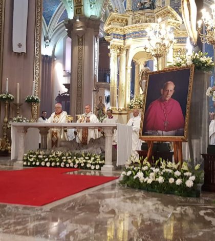 Ofrecen misa de canónigo por Arturo Szymanski en la Catedral